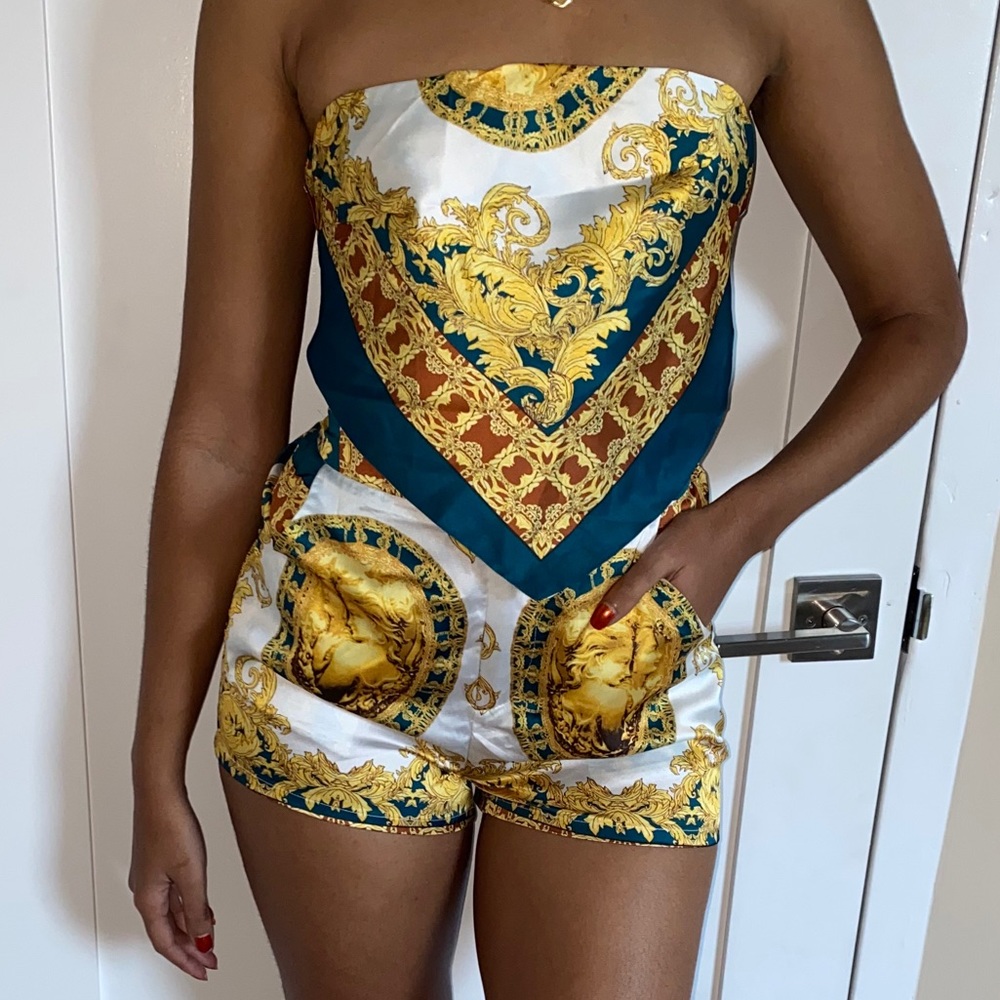 NWT Chain design 2 piece